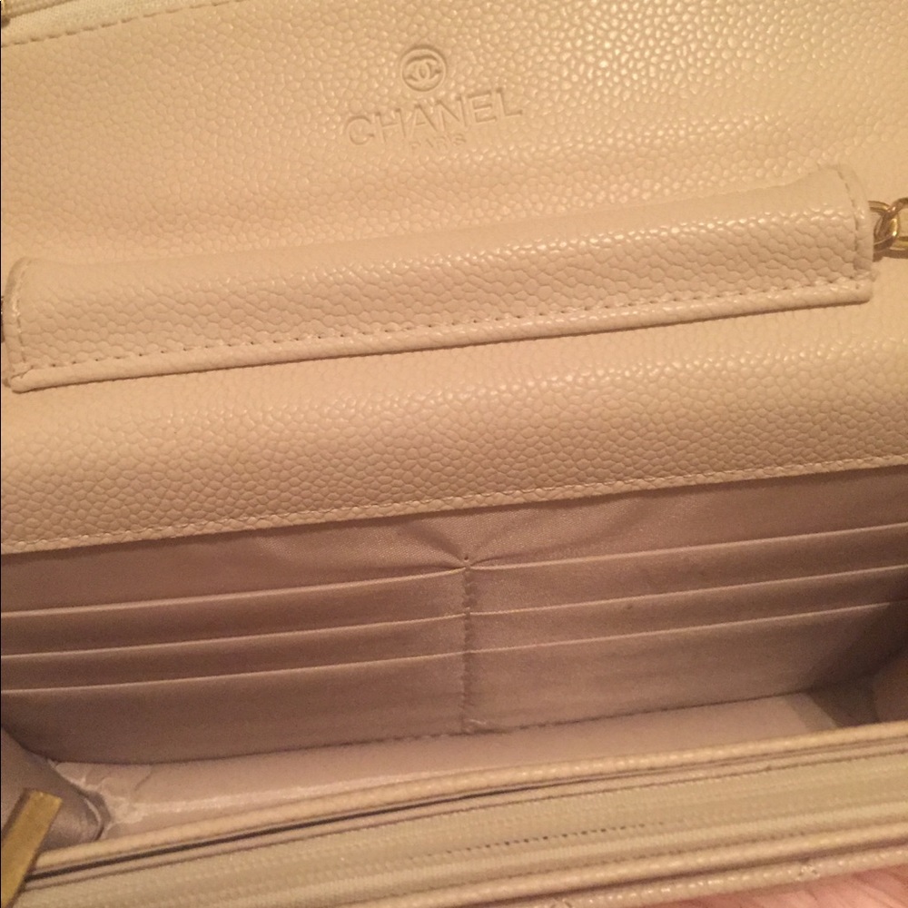 Gold and Beige handbag - Picture 3 of 4
